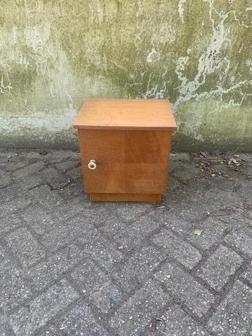 Vintage nachtkastje | jaren 50 beschikbaar voor biedingen