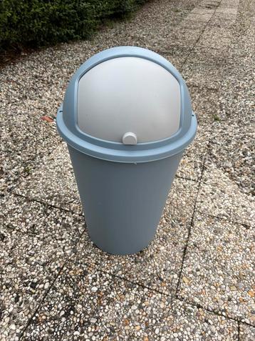 Prullenbak beschikbaar voor biedingen