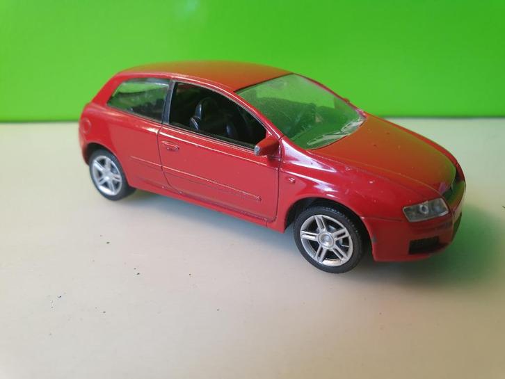 Norev - Fiat Stilo [rood] 1/43, Hobby en Vrije tijd, Modelauto's | 1:43, Gebruikt, Auto, Norev, Ophalen of Verzenden