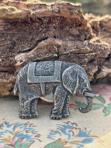 Olifant knoop decoratie - vintage 3,8 cm beschikbaar voor biedingen