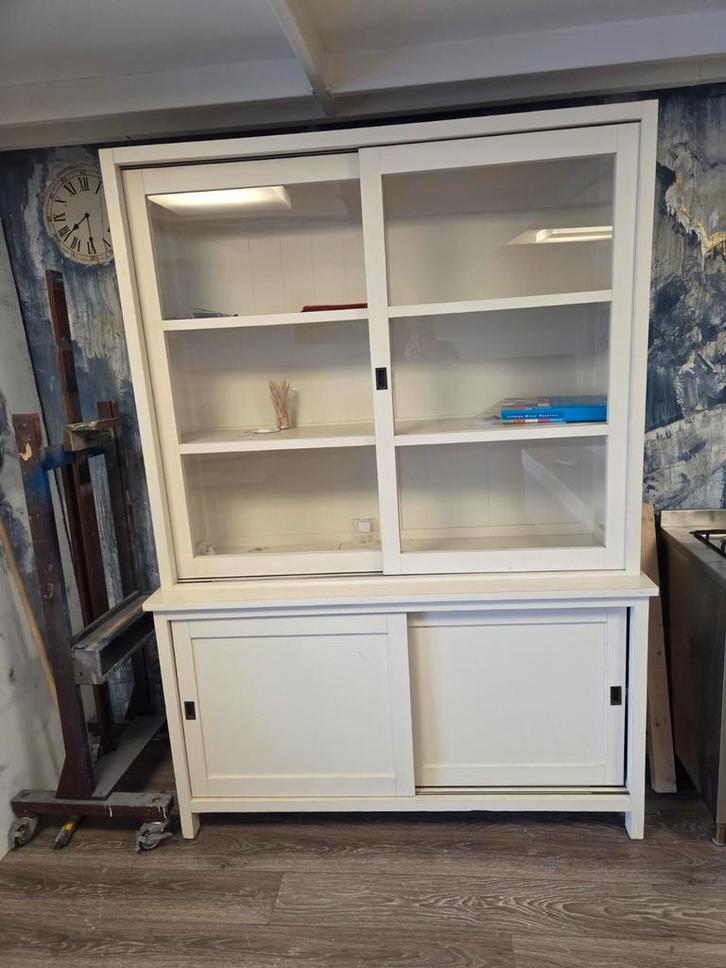 Witte Vitrinekast met Schuifdeuren, Huis en Inrichting, Kasten | Buffetkasten, Zo goed als nieuw, 150 tot 200 cm, 100 tot 150 cm