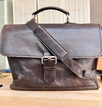 Stoere Plevier lederen schoudertas donkerbruin beschikbaar voor biedingen