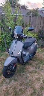 Vespa Sprint custom kleur 2022, Fietsen en Brommers, Scooters | Vespa, Ophalen, Overige modellen, Maximaal 45 km/u, Zo goed als nieuw