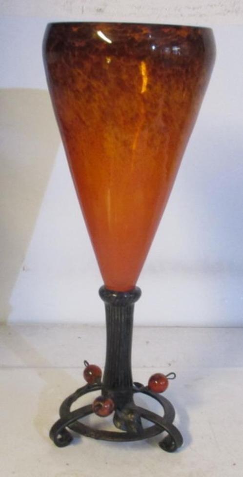 art deco Schneider vaas op smeedijzeren voet fruit 24, Antiek en Kunst, Antiek | Glas en Kristal, Ophalen