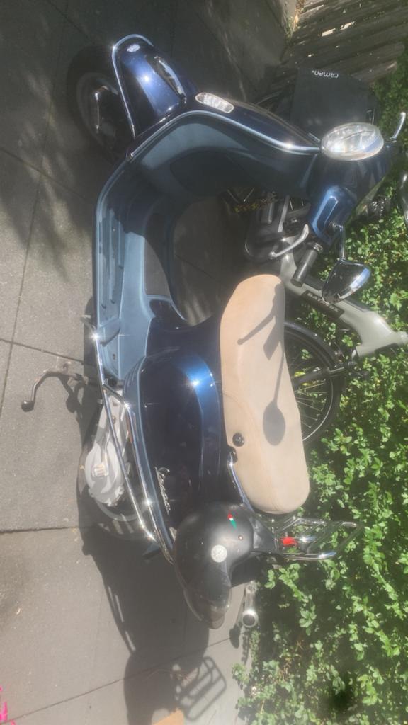 Piaggio lx50 2 takt moet zsm weg, Fietsen en Brommers, Scooters | Vespa, Zo goed als nieuw, Vespa LX, Maximaal 25 km/u, Benzine