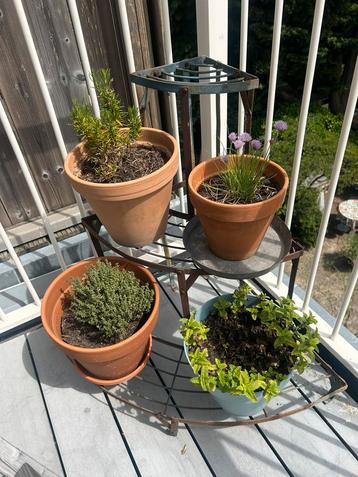 Gietijzeren plantenrek brocante beschikbaar voor biedingen