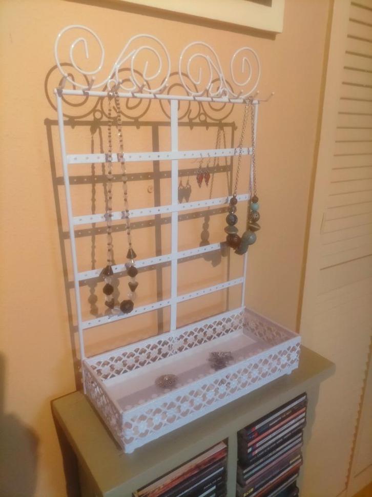 Nieuw wit sieraden rekje wit metaal oorbellen ringen ketting, Antiek en Kunst, Curiosa en Brocante, Ophalen of Verzenden