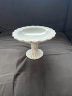 Witte presenteerschaal op voet van ‘Velsen’ (Delfts), Ophalen of Verzenden, Gebruikt