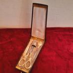 frans naaigarnituur  en doosje 1870, Verzenden, Goud