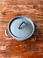 Emaille pannetje met wolkenmotief, Antiek en Kunst, Antiek | Emaille, Ophalen of Verzenden