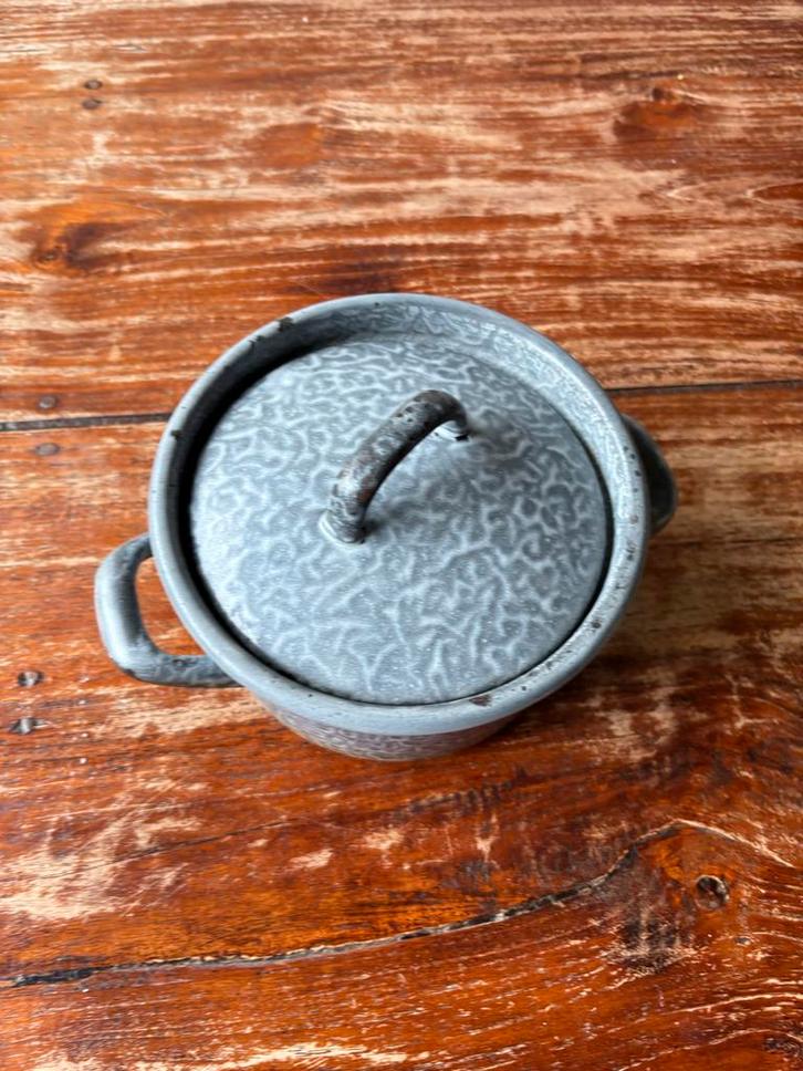 Emaille pannetje met wolkenmotief, Antiek en Kunst, Antiek | Emaille, Ophalen of Verzenden