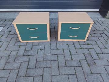 2 x Nachtkastje 2 laden beschikbaar voor biedingen