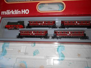 Märklin 2858 dieselloc V 36 en 4 rode platform personenwagon beschikbaar voor biedingen