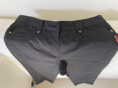 NIEUW: zwarte 3/4 broek BX maat 44 NP € 49,95, Kleding | Dames, Broeken en Pantalons, Nieuw, Maat 42/44 (L), Zwart, Driekwart