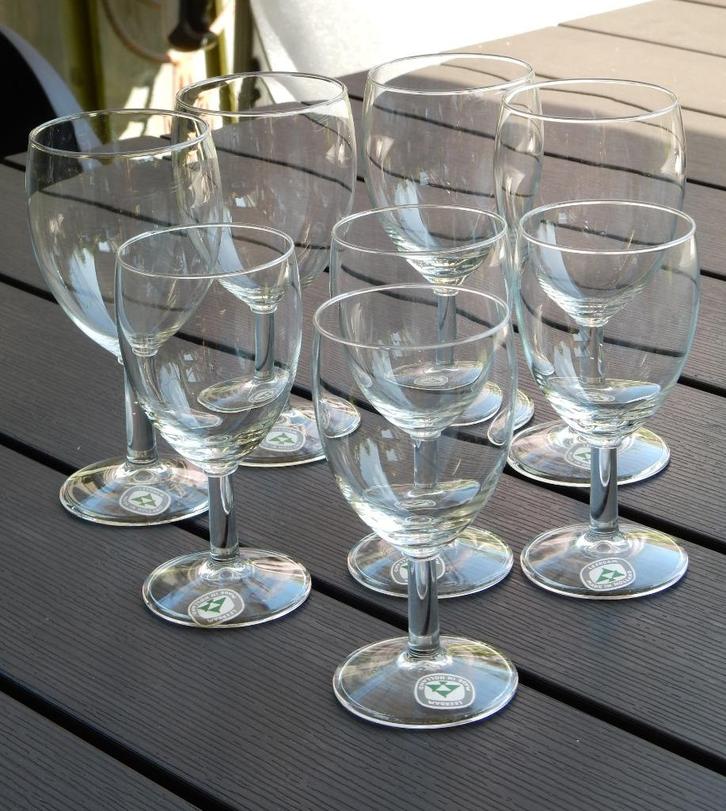 Leerdam Gilde glazen jaren 50    wijnglazen 8 st met sticker, Antiek en Kunst, Antiek | Glas en Kristal, Ophalen of Verzenden
