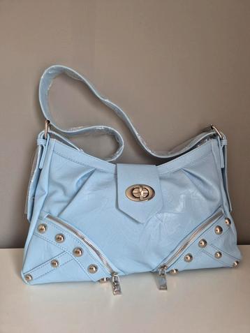 Nieuwe tas met ritssluiting en prijskaartje  beschikbaar voor biedingen