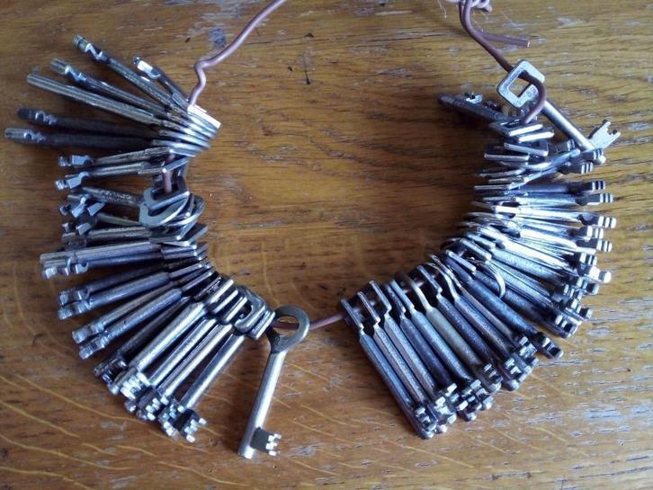 Sleutels Nemef / Lips, Doe-het-zelf en Verbouw, Hang- en Sluitwerk, Gebruikt, Overige typen, IJzer, Ophalen of Verzenden