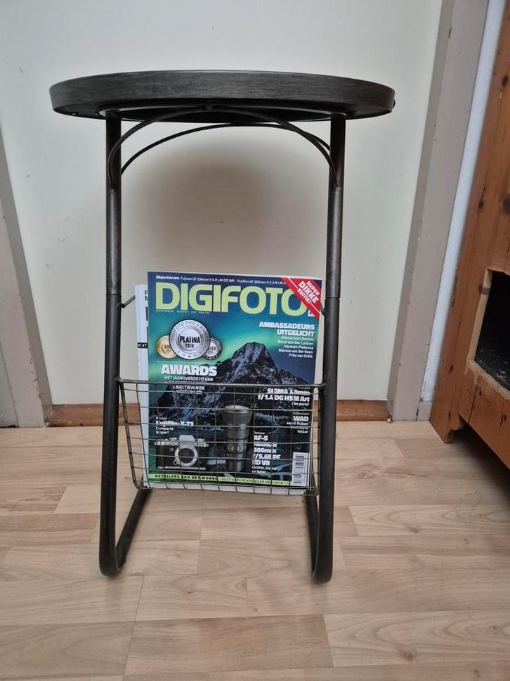 Leuk Industrieel Bijzettafeltje met Leesbak, Huis en Inrichting, Tafels | Bijzettafels, Gebruikt, Rond, 60 cm of meer, Minder dan 55 cm
