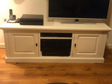TV meubel van de troubadour beschikbaar voor biedingen