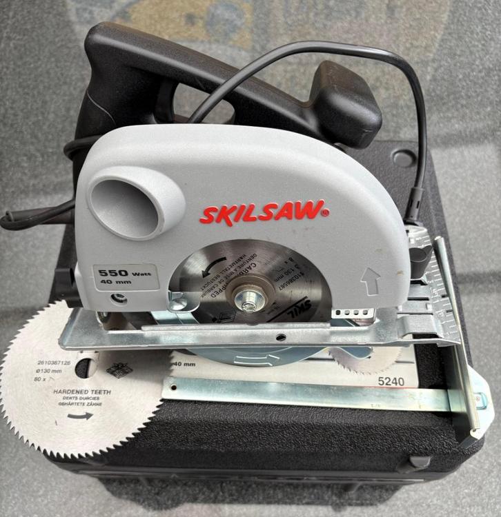 Skil Cirkelzaag, Doe-het-zelf en Verbouw, Gereedschap | Zaagmachines, Zo goed als nieuw, Cirkelzaag, 1200 watt of meer, 30 tot 70 mm