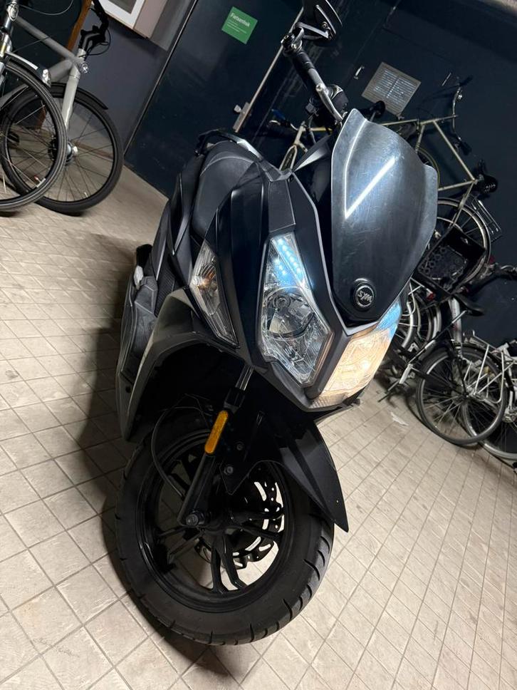 Sym jet 14 inclusief helm, Fietsen en Brommers, Scooters | Peugeot, Zo goed als nieuw, Overige modellen, Benzine, Ophalen