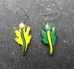 Vintage oorbellen salamander hout oorhangers groen geel, Overige materialen, Hangers, Geel, Ophalen of Verzenden