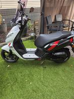 Peugeot Kisbee RS bouwjaar 2021 geel kenteken, Fietsen en Brommers, Scooters | Peugeot, Ophalen, Zo goed als nieuw, Benzine, Overige modellen