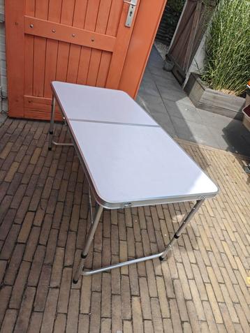 Kampeertafel - In hoogte verstelbaar beschikbaar voor biedingen