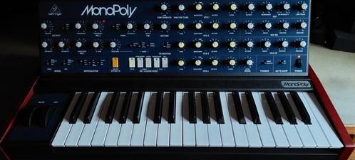 Behringer MonoPoly + perspex stofkap in uitstekende staat, Muziek en Instrumenten, Synthesizers, Zo goed als nieuw, Overige aantallen