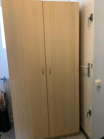 Kast beschikbaar voor biedingen