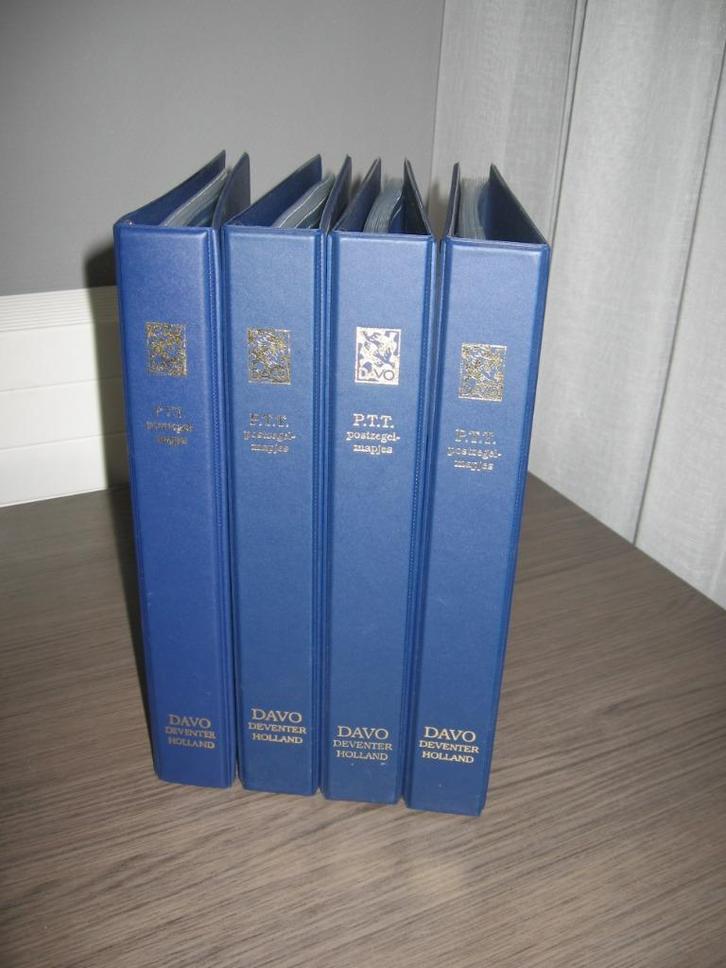 4 DAVO albums voor PTT postzegelmapjes., Postzegels en Munten, Postzegels | Toebehoren, Verzamelalbum, Verzenden
