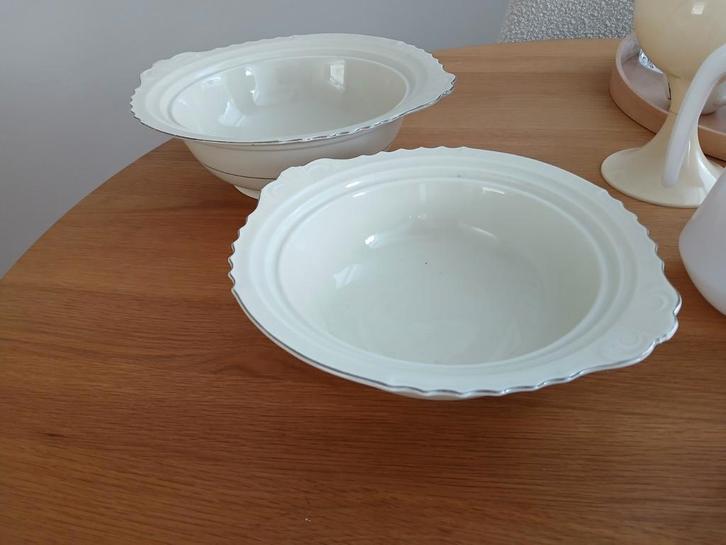 2 Klassieke Porseleinen Deksel Schaal, Huis en Inrichting, Keuken | Servies, Zo goed als nieuw, Schaal of Schalen, Overige stijlen