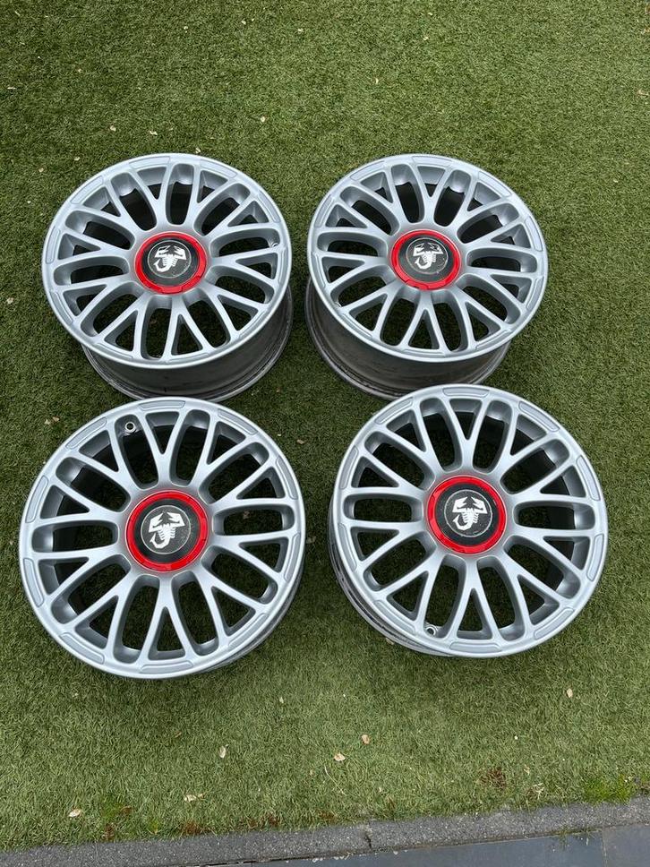 Fiat 500 abarth  17 inch velgen. Nieuwstaat!, Auto diversen, Tuning en Styling, Ophalen