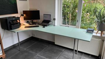 Mooi en groot hoekbureau