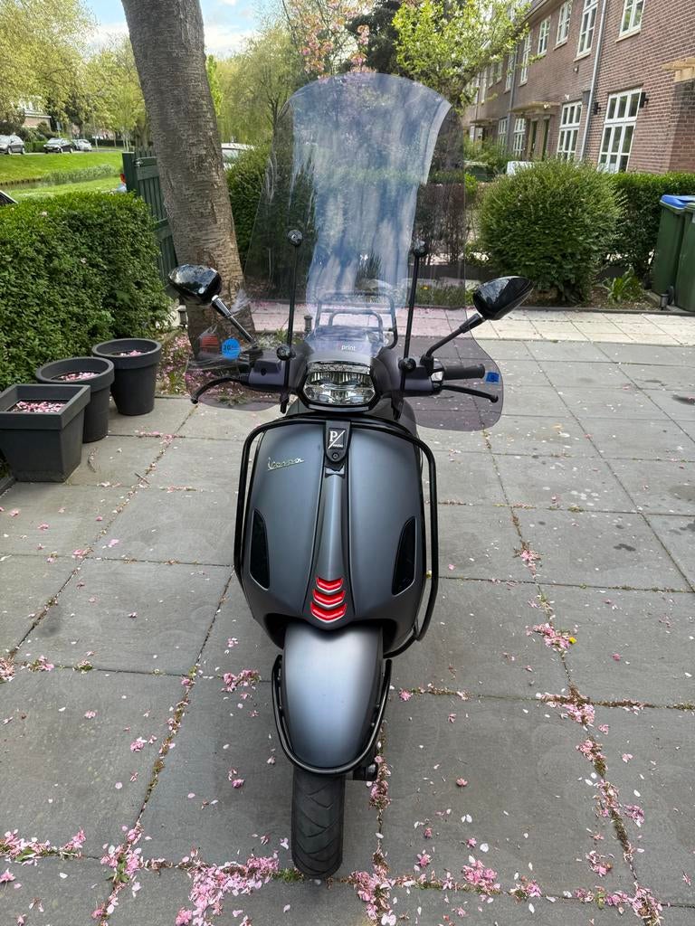 Vespa Sprint 2022 - Goede staat met lichte schade, Fietsen en Brommers, Scooters | Vespa, Ophalen, Vespa S, Zo goed als nieuw