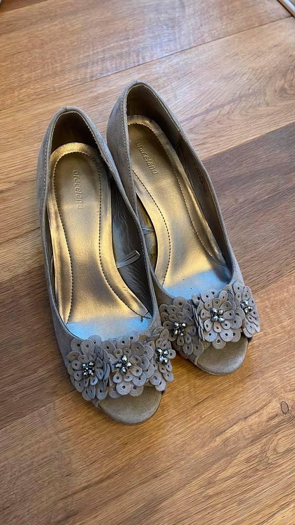 Taupe dames peeptoes met sleehakken maat 37 -zgan Graceland, Kleding | Dames, Schoenen, Pumps, Overige kleuren, Ophalen of Verzenden
