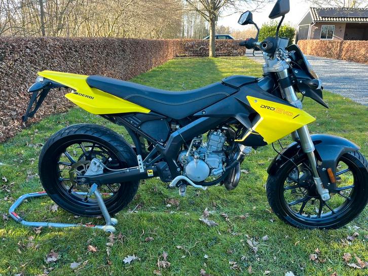 Derbi drd evo 9700km schakelbrommer, Fietsen en Brommers, Brommers | Derbi, Zo goed als nieuw, Ophalen