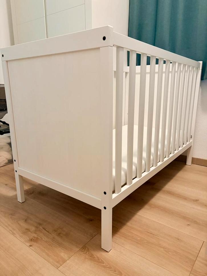 Ikea Sundvik ledikant (60x120cm) incl. matras, Kinderen en Baby's, Babywiegjes en Ledikanten, Zo goed als nieuw, Ledikant, Ophalen