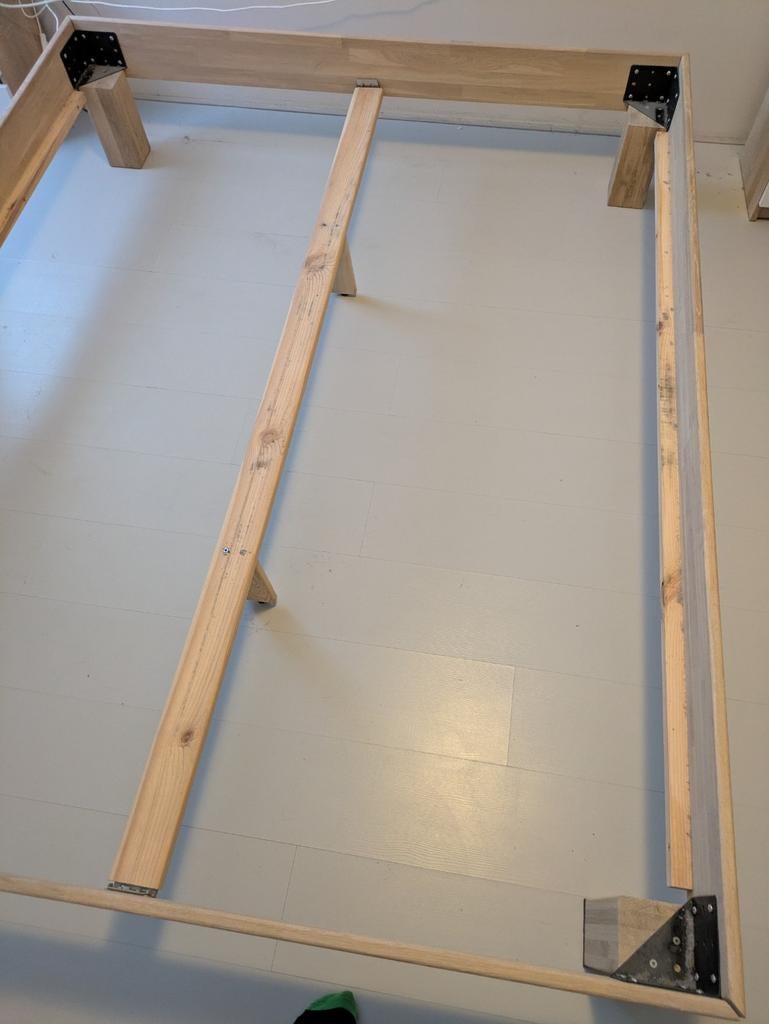 Houten bedframe 160x200 cm, Huis en Inrichting, Slaapkamer | Bedden, Ophalen