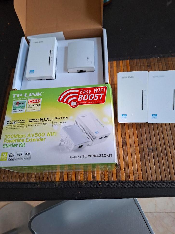 TP-Link TL-WPA4220KIT WiFi Versterker + 2 AV500  Extenders, Computers en Software, WiFi-versterkers, Zo goed als nieuw, Ophalen of Verzenden
