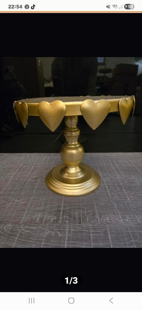 Mooi gouden taartplateau, versierd met hartjes., Ophalen of Verzenden