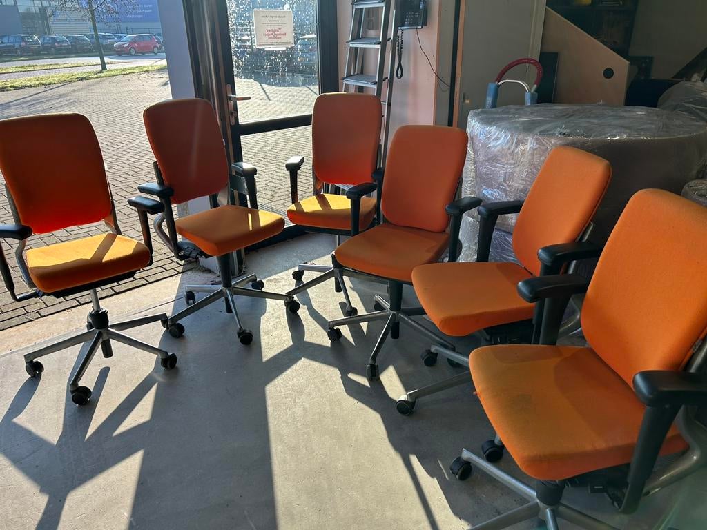 Ahrend 230 6st hebben aandacht nodig, Huizen en Kamers