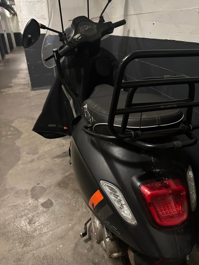 Vespa sprint facelift Ledjes, Fietsen en Brommers, Ophalen of Verzenden, Zo goed als nieuw, Benzine