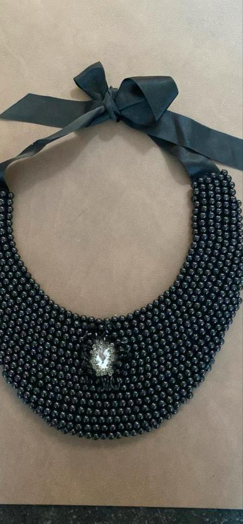 Handgemaakte kraag met kralen en steentje, Met kristal, Overige materialen, Zwart, Nieuw