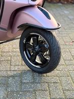 Vespa Primavera 2016 25km rose gold snor scooter sprint, Fietsen en Brommers, Scooters | Vespa, Gebruikt, VL Custom Scooters, Vespa S