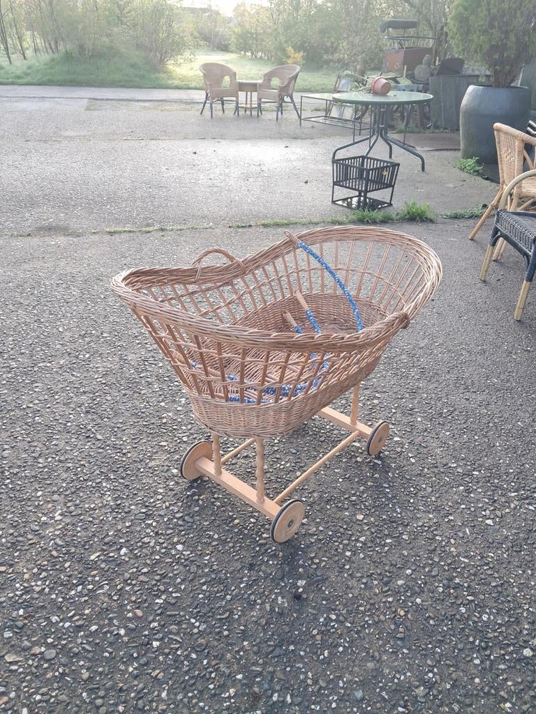 Rieten wiegje gratis, Kinderen en Baby's, Babywiegjes en Ledikanten, Ophalen, Gebruikt, Wieg, Nvt