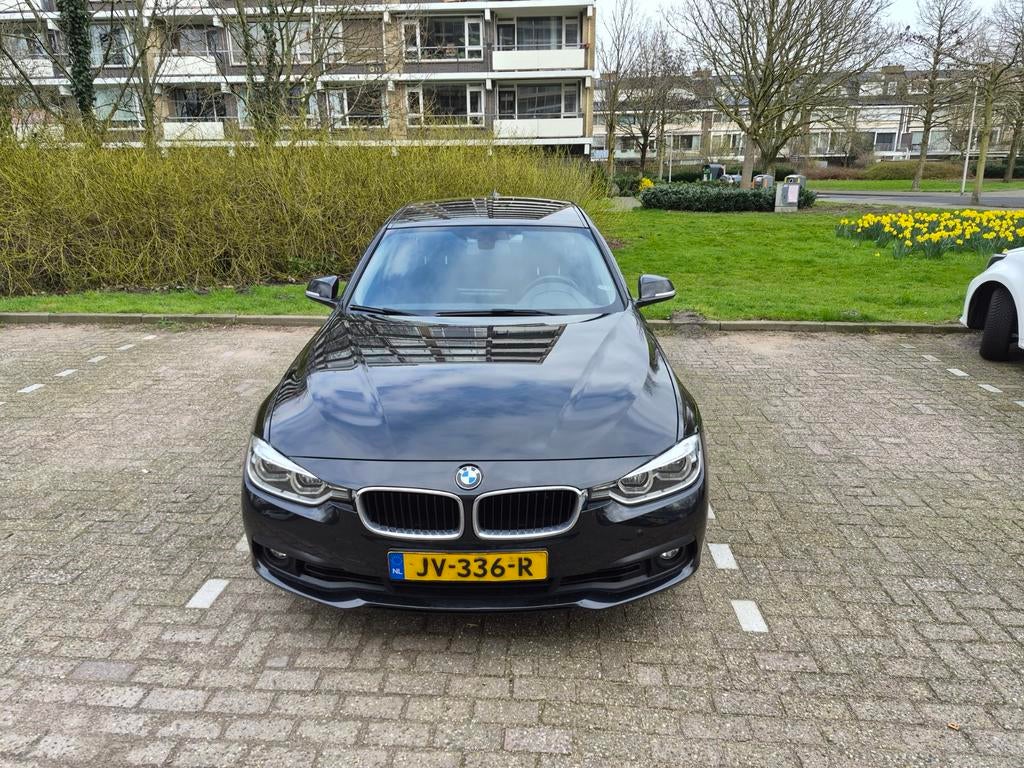 BMW 3-Serie 318i 136pk Aut 2016 Zwart, Automaat, 1465 kg, Zwart, Origineel Nederlands
