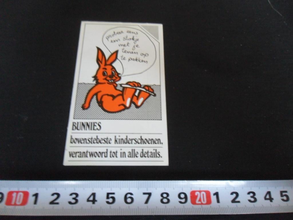 sticker BUNNIES bovenstebeste kinderschoenen verantwoord, Ophalen, Zo goed als nieuw