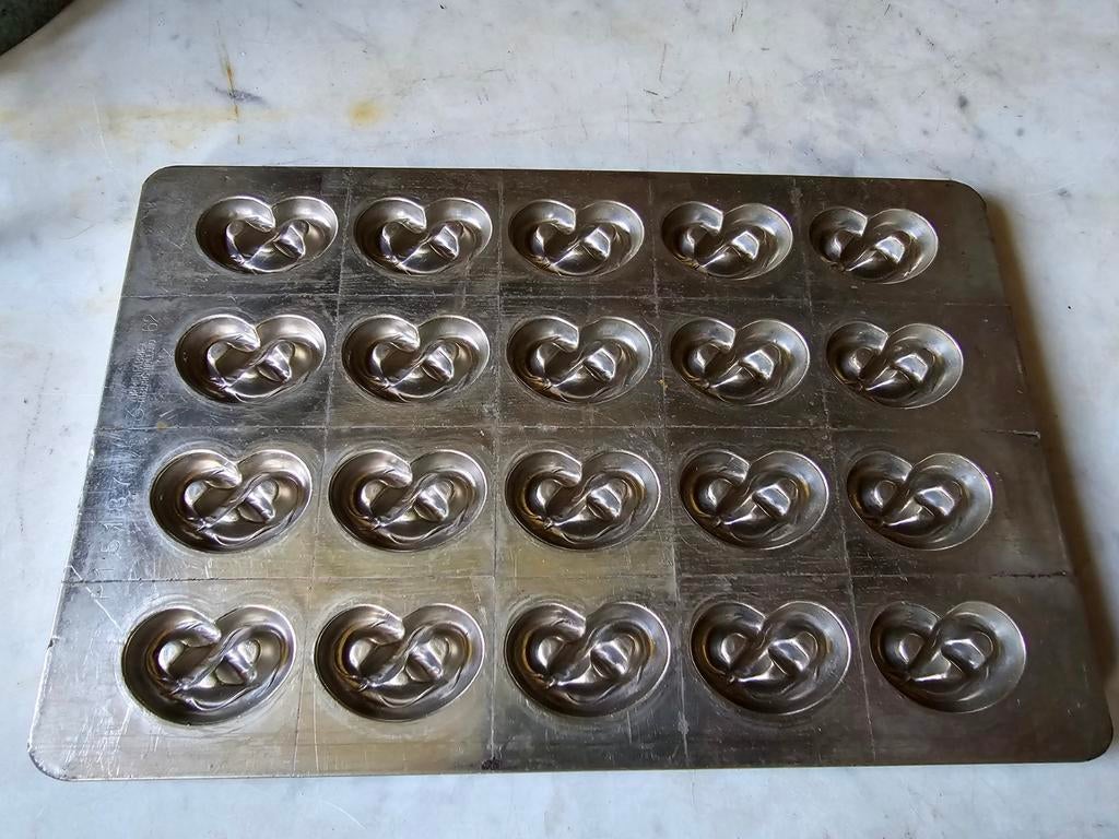 Oude metalen chocolademal krakelingen, Antiek en Kunst, Ophalen of Verzenden