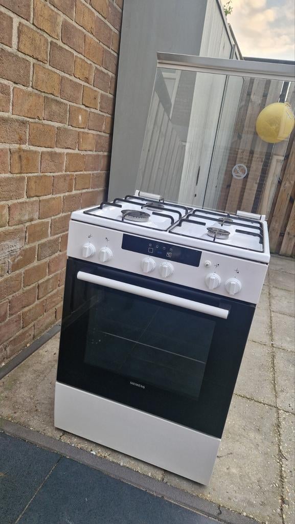 Zo goed als nieuw Siemens gasfornuis met oven, Witgoed en Apparatuur, Fornuizen, Zo goed als nieuw, Gas, Vrijstaand, 85 tot 90 cm